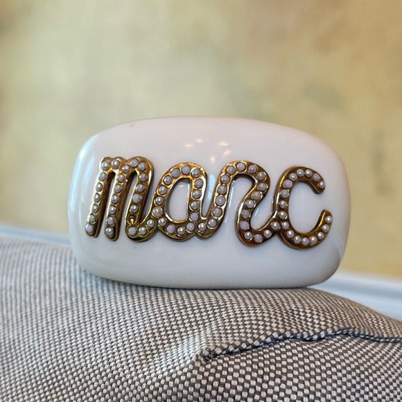 MARC JACOBS White Acrylic Chunky Bracelet with Gold & Pearls - Picture 2 of 8